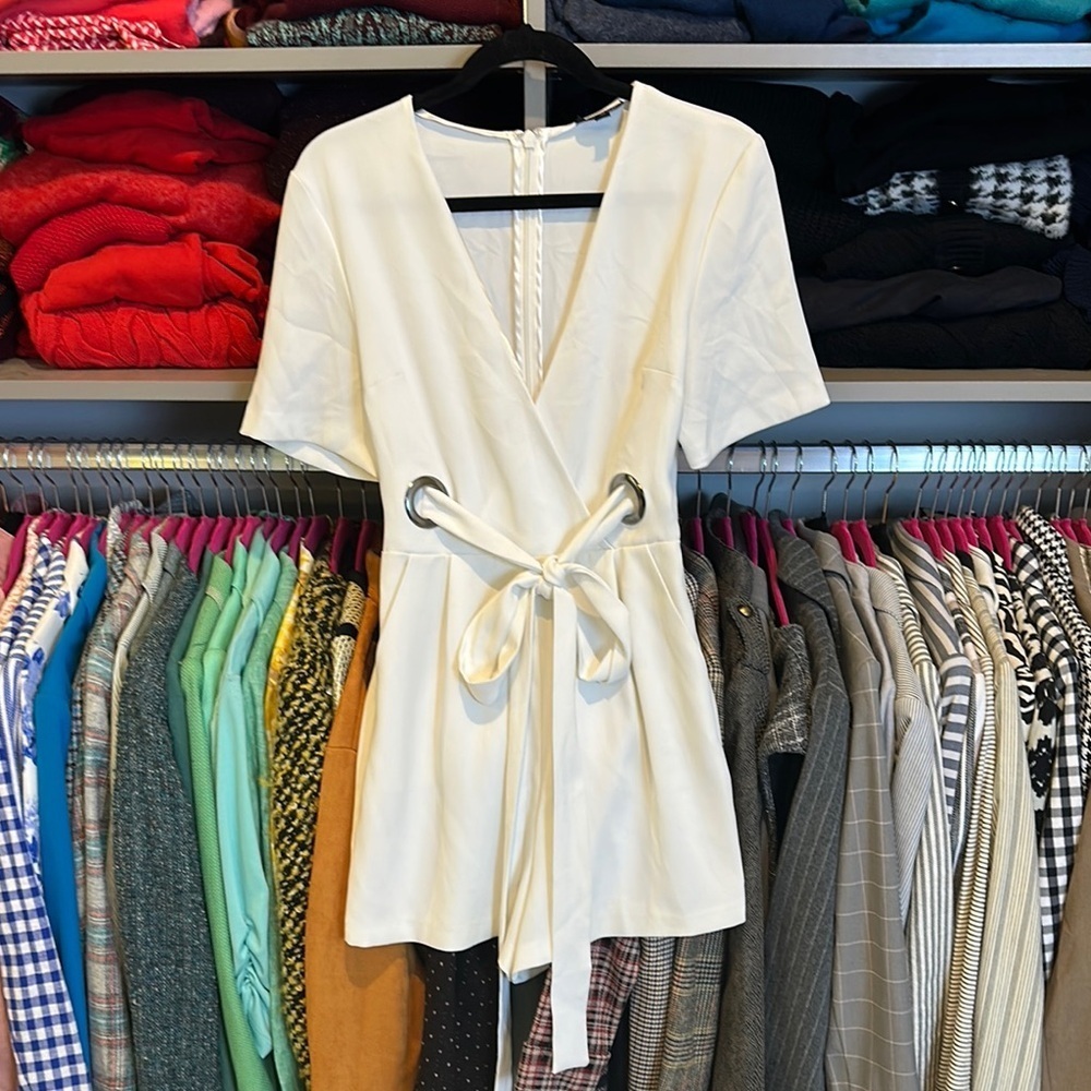 Topshop white short sleeve grommet waist tie back zip 3 pocket romper size 6